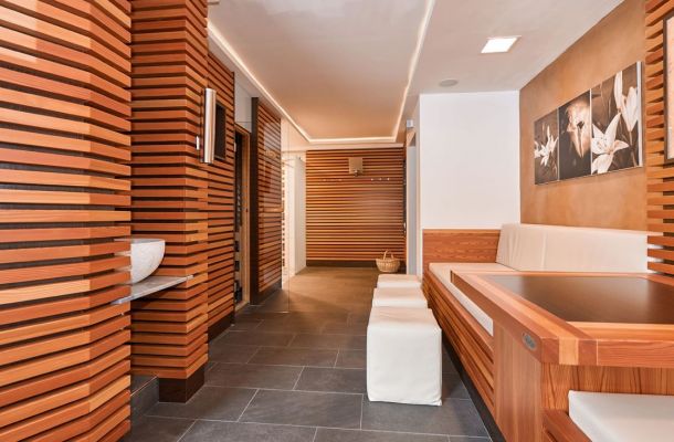 Moderner Wellness-Bereich