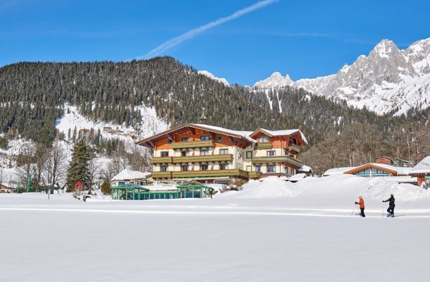 4 Sterne Hotel Pension Jagdhof in Ramsau am Dachstein direkt an der Loipe und am Winterwanderweg